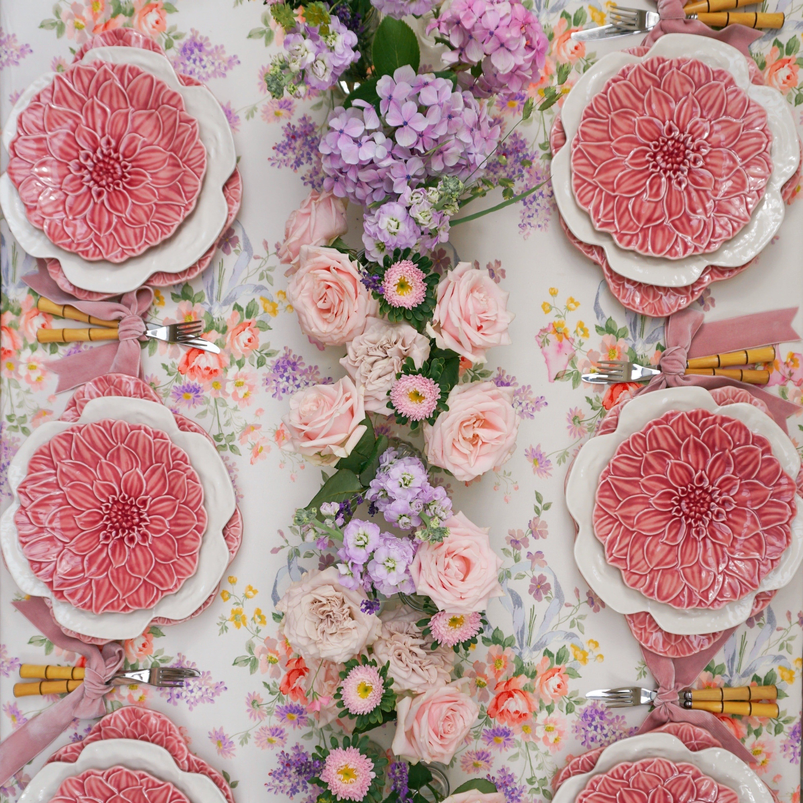 Rent: Pink Dahlia Dessert (22cm)