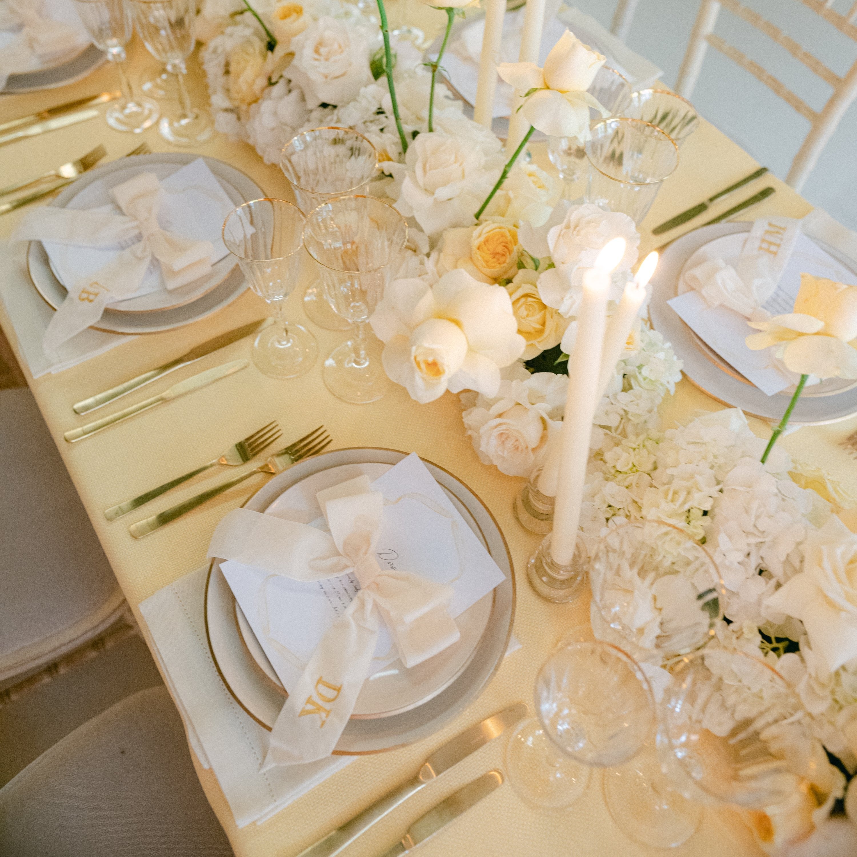 Rent: Natural Blush Gold Edge Charger