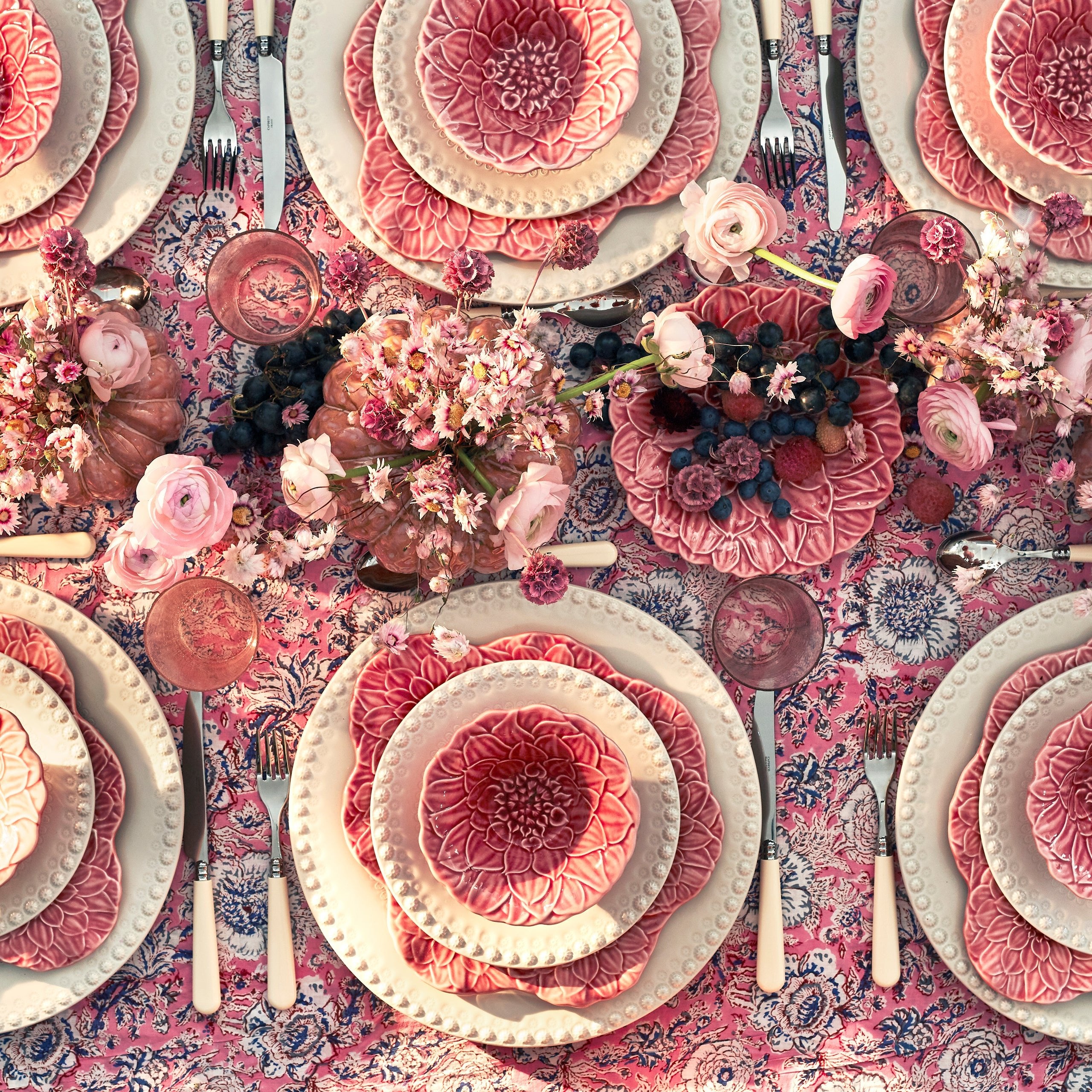 Rent: Pink Bouquet Flower Dinner (30cm)