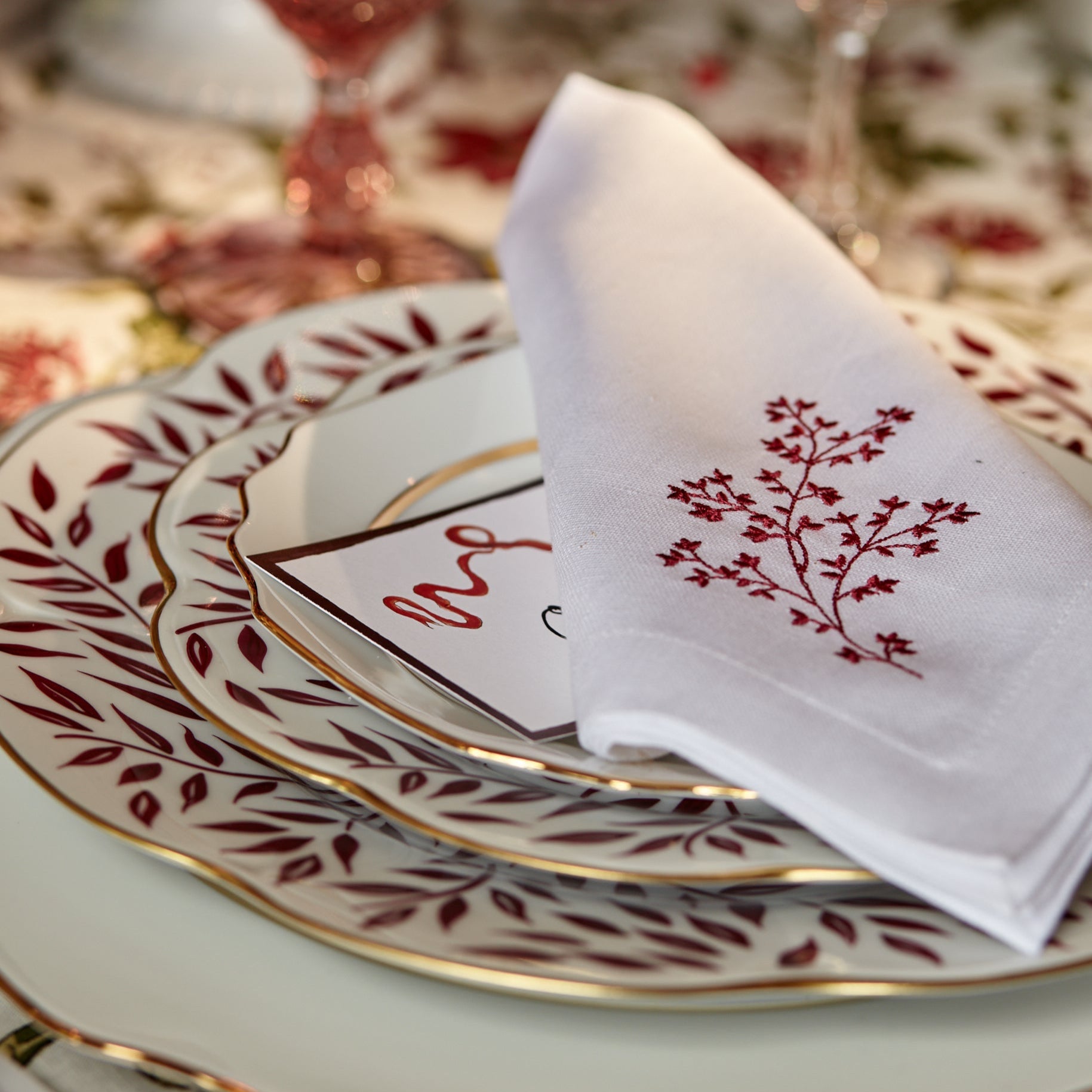 Rent: Victoria Red Napkin (40x40cm)