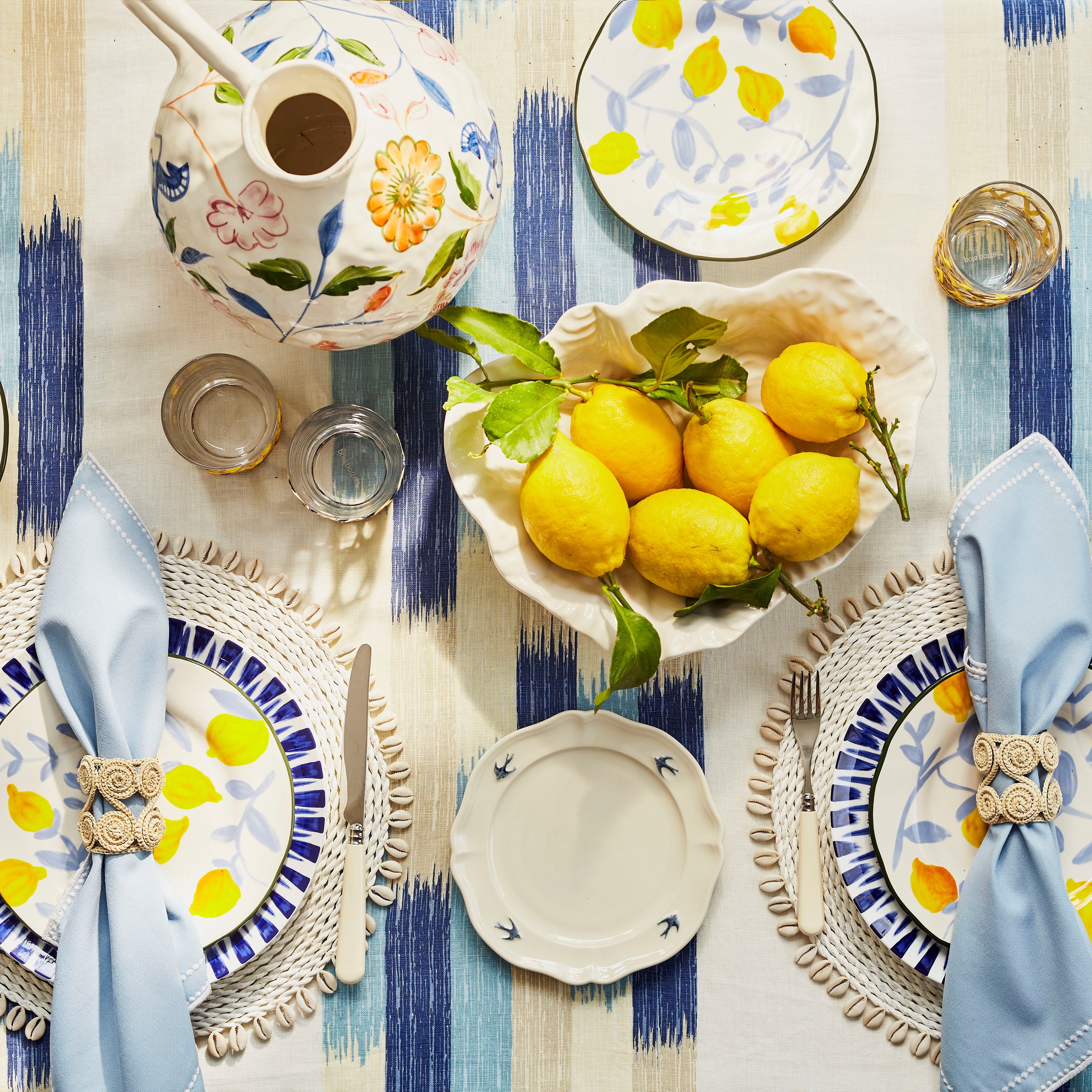 Rent: Daisy Blue Napkin (40x40cm)