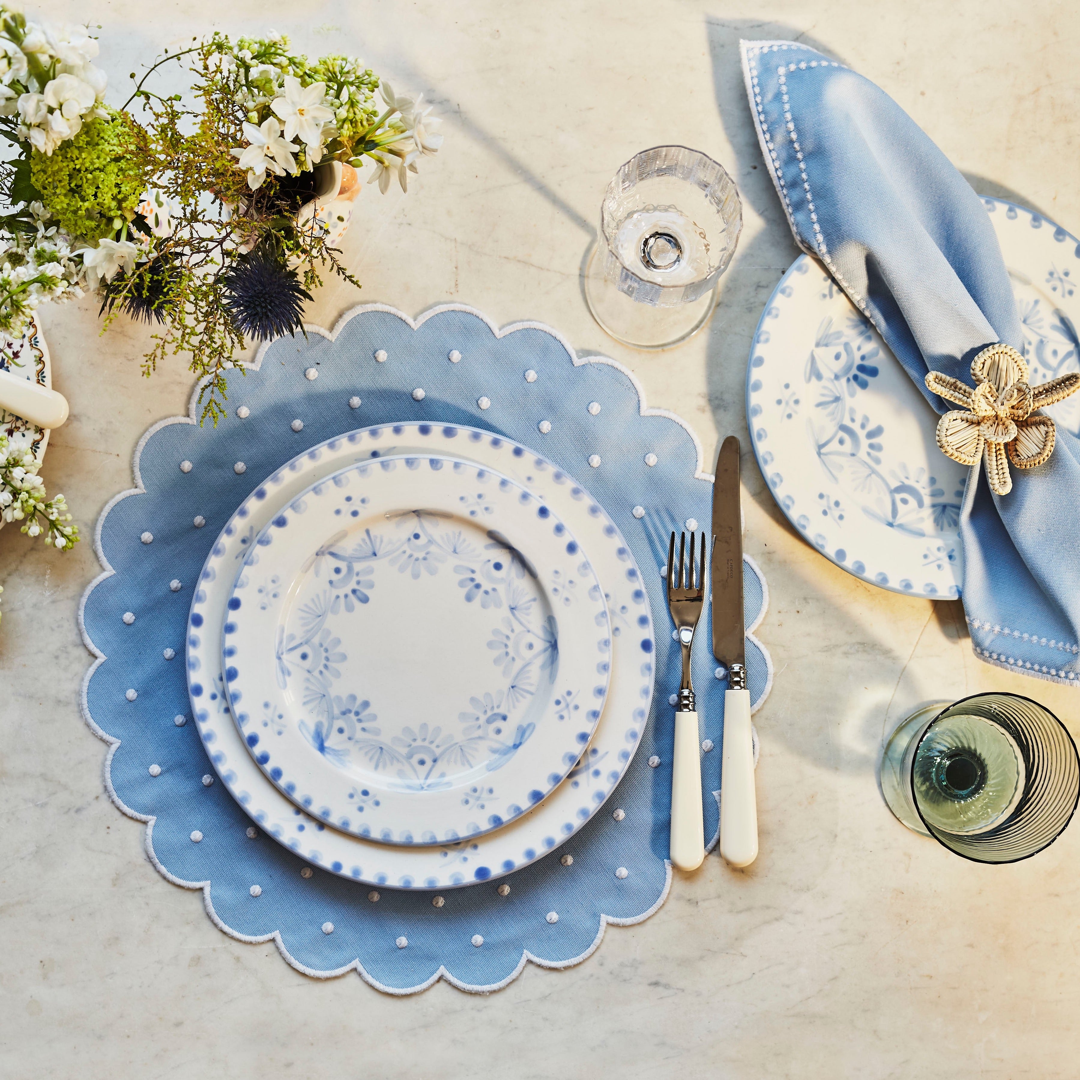 Rent: Daisy Blue Placemat (40cm)