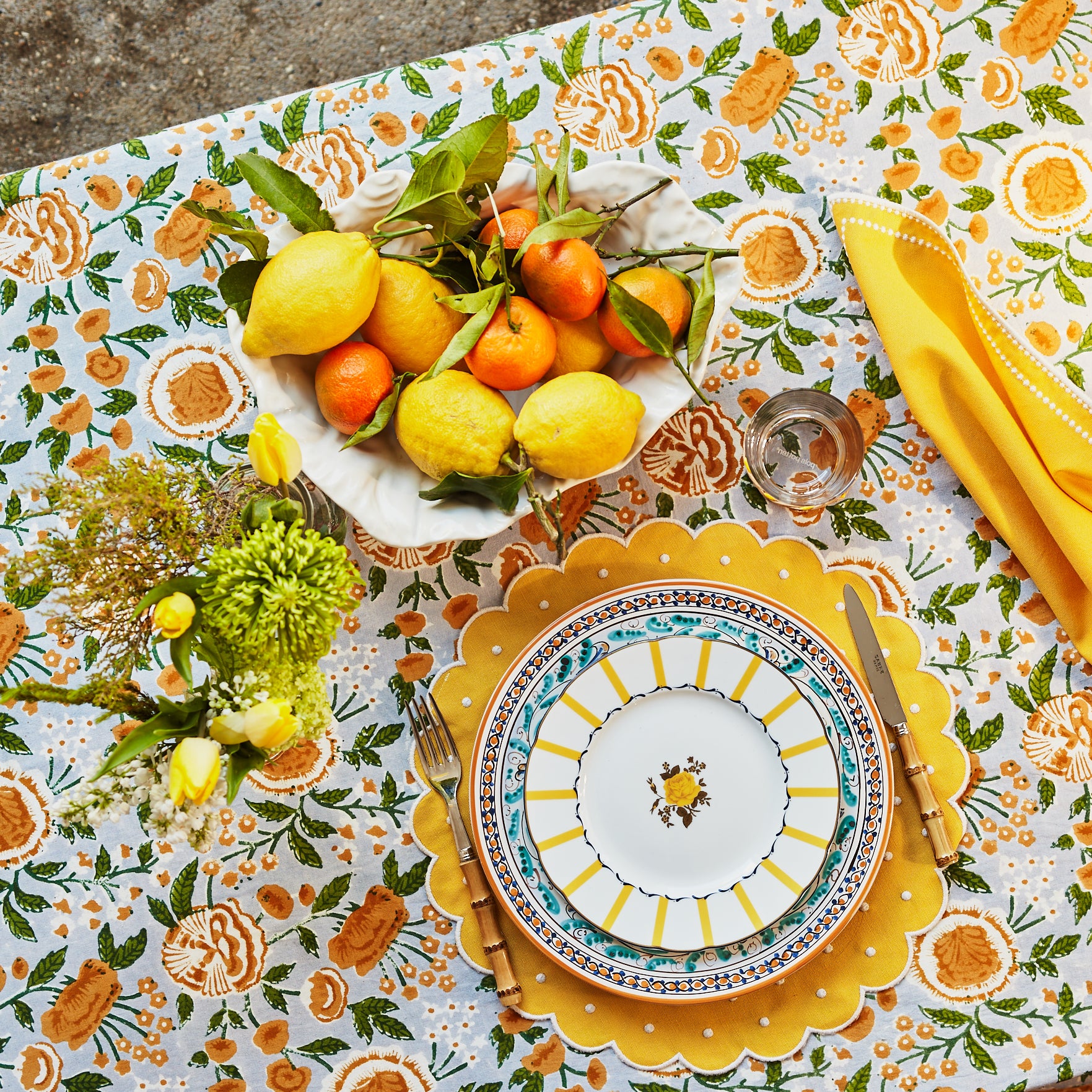 Rent: Daisy Yellow Napkin (40x40cm)
