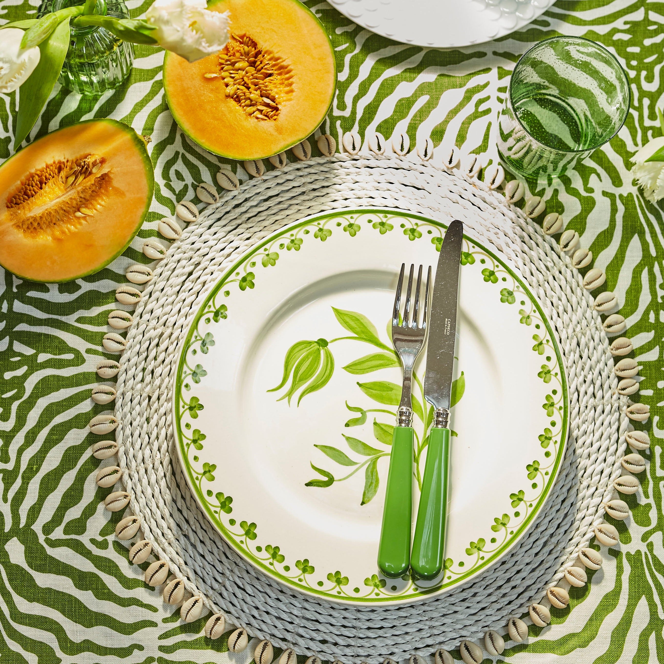 Rent: Rattan Shell White Placemat (34cm)