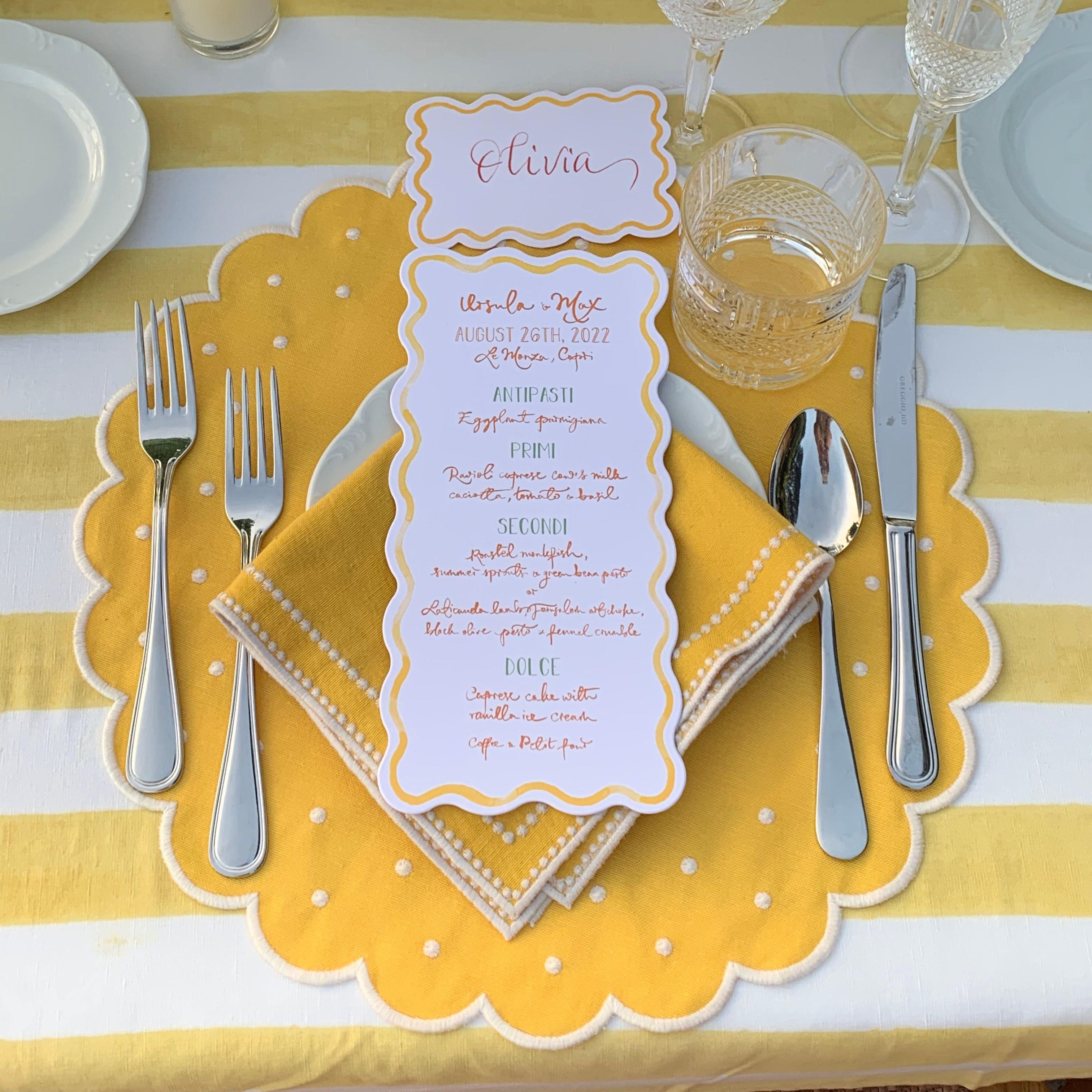 Rent: Daisy Yellow Napkin (40x40cm)