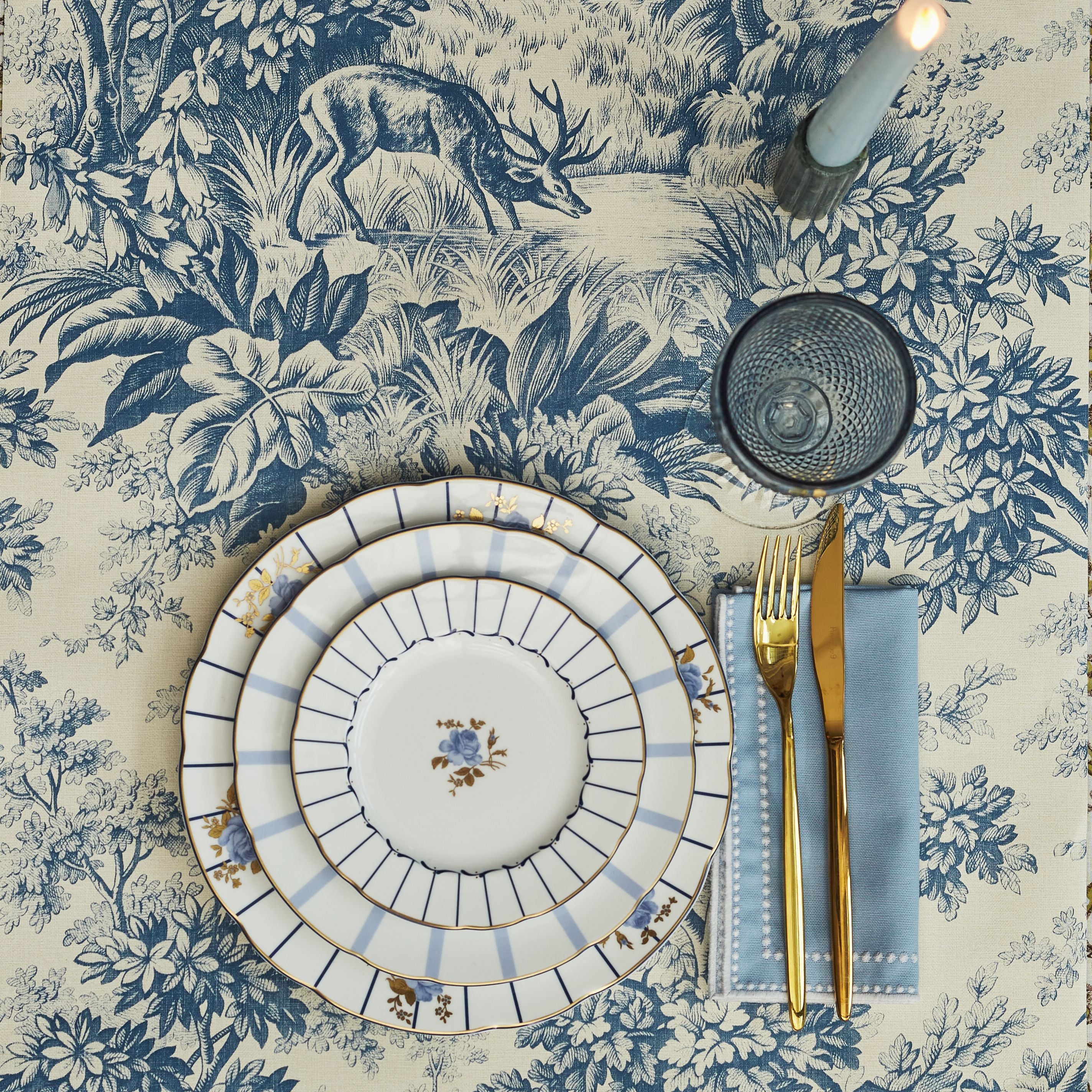 Rent: Daisy Blue Napkin (40x40cm)