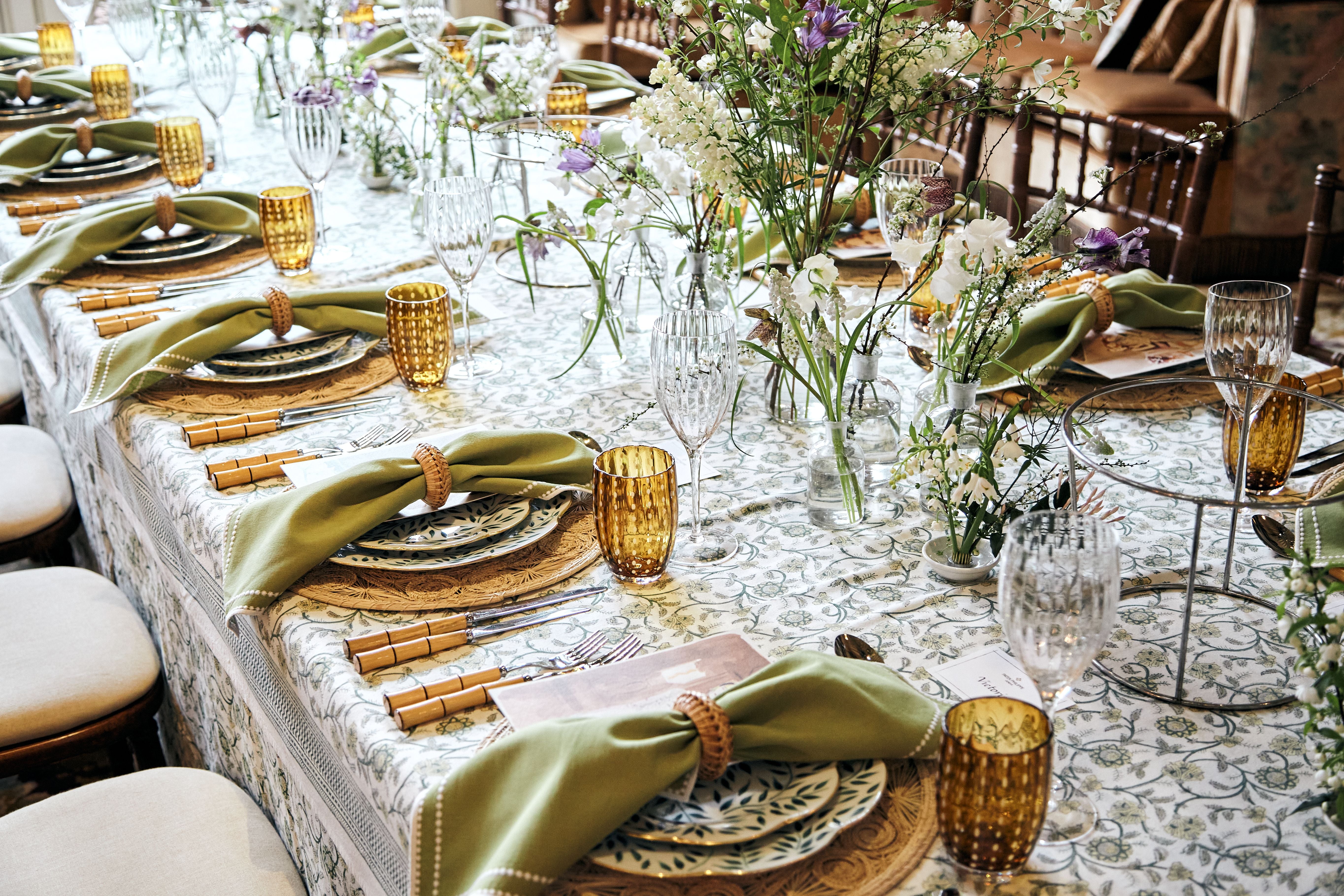 Rent: Green & Gold Leaves Dinner