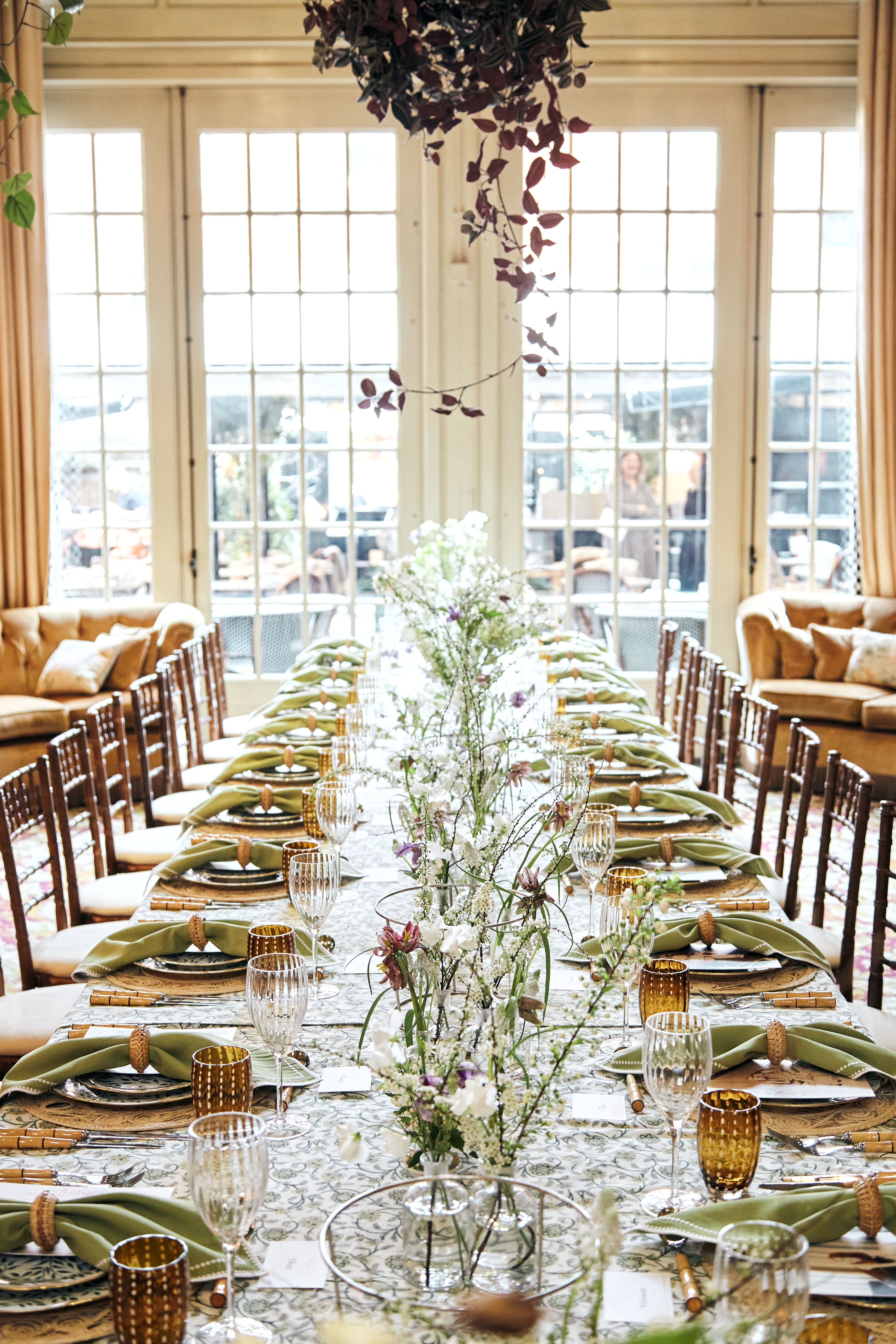 Rent: Green & Gold Leaves Dinner