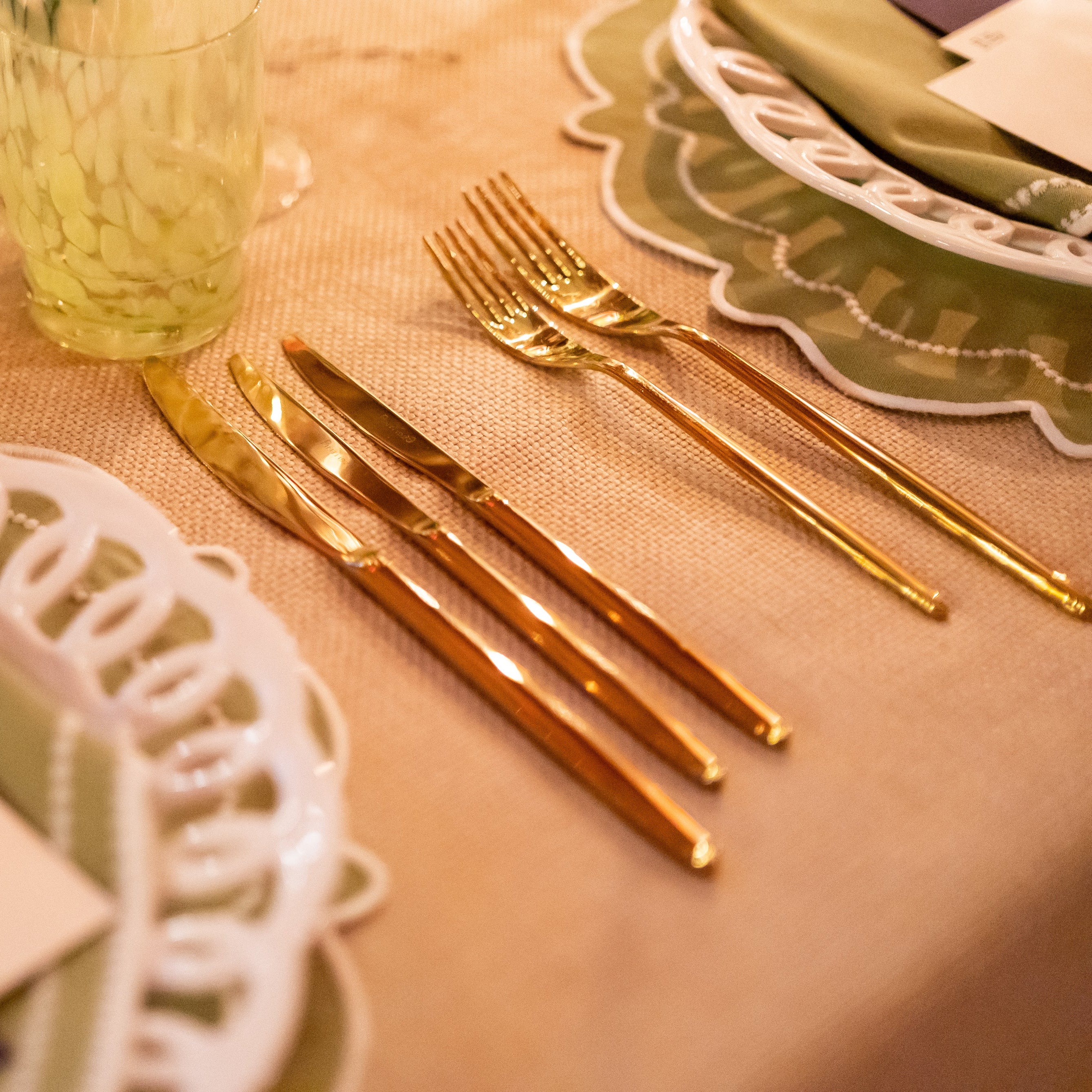 Rent: Margaux Gold by day Cutlery
