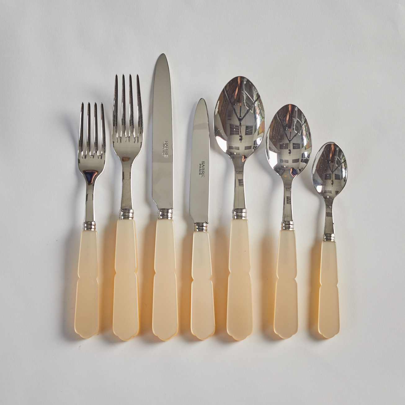 Rent: Elisa Pearly Cutlery