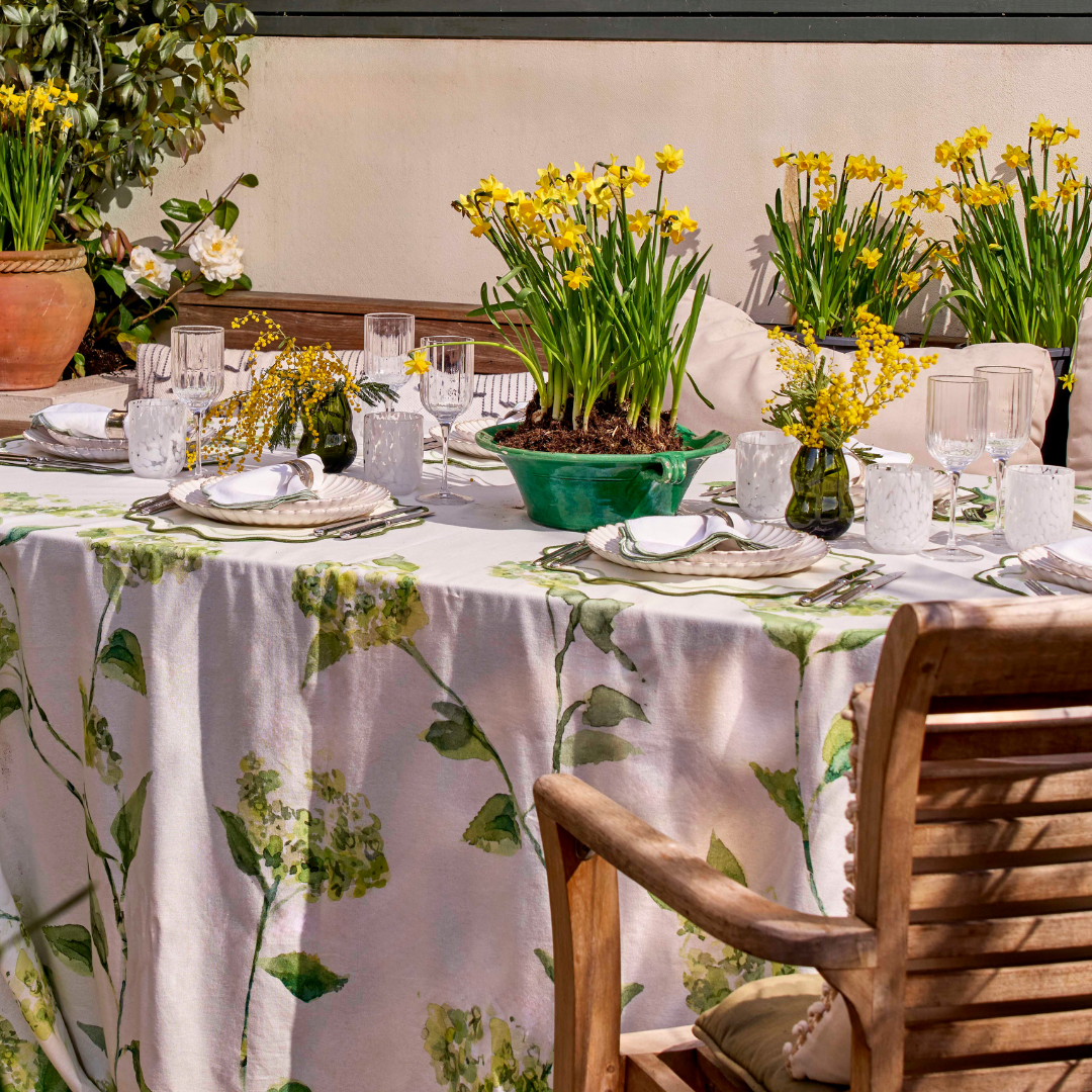 Rent: Green Wavy Bud Vase (11.9cm)