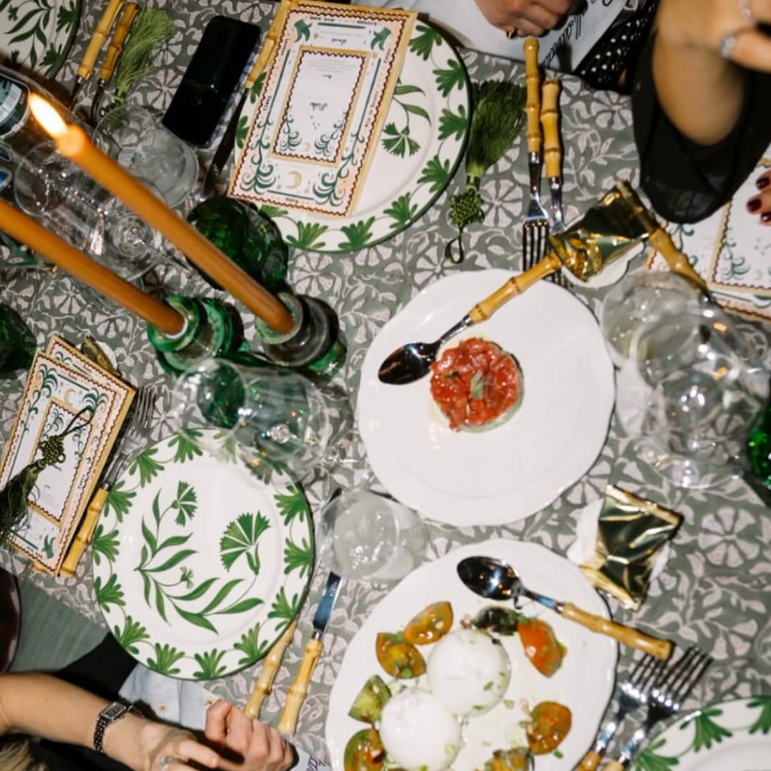 Rent: Green Cotswolds Dinner (26cm)