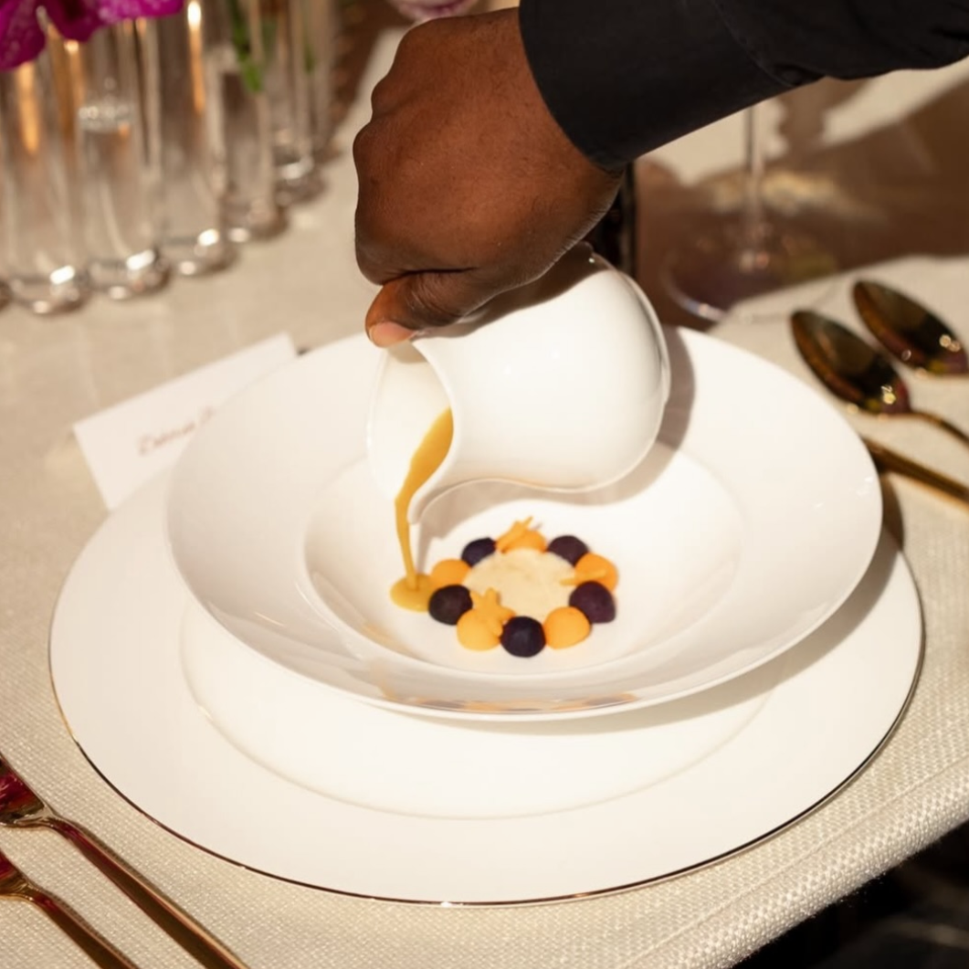 Rent: Heritage Large Winged Bowl (26.5cm)