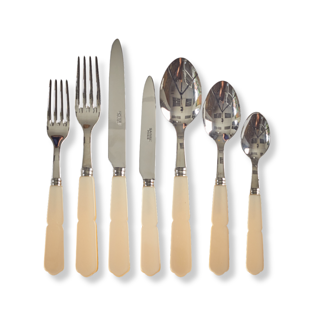 Rent: Elisa Pearly Cutlery
