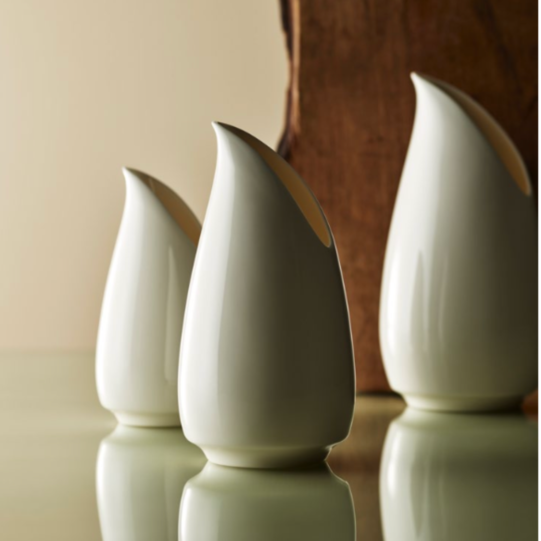 Rent: Heritage White Pourer