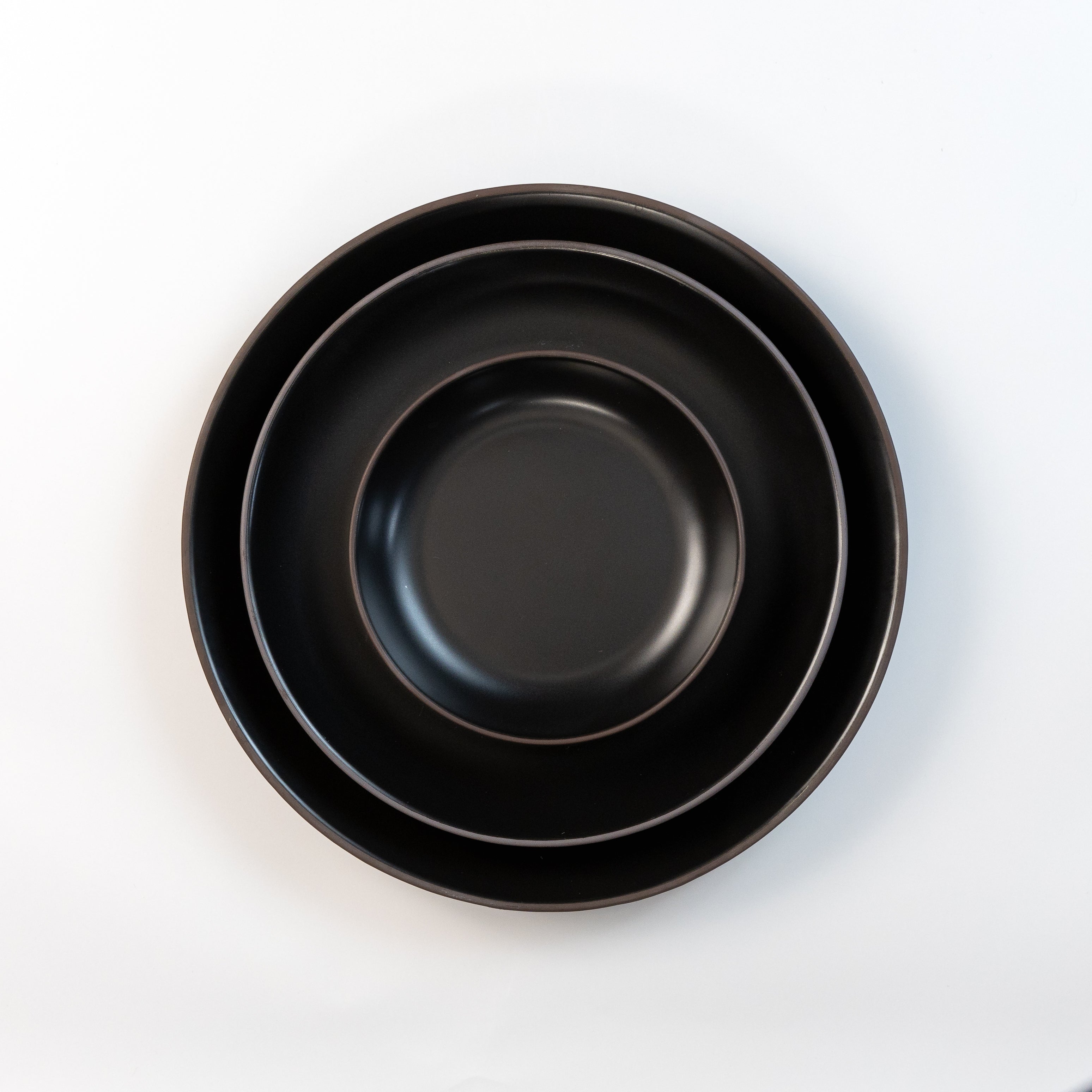 Rent: Nero Dinner Plate