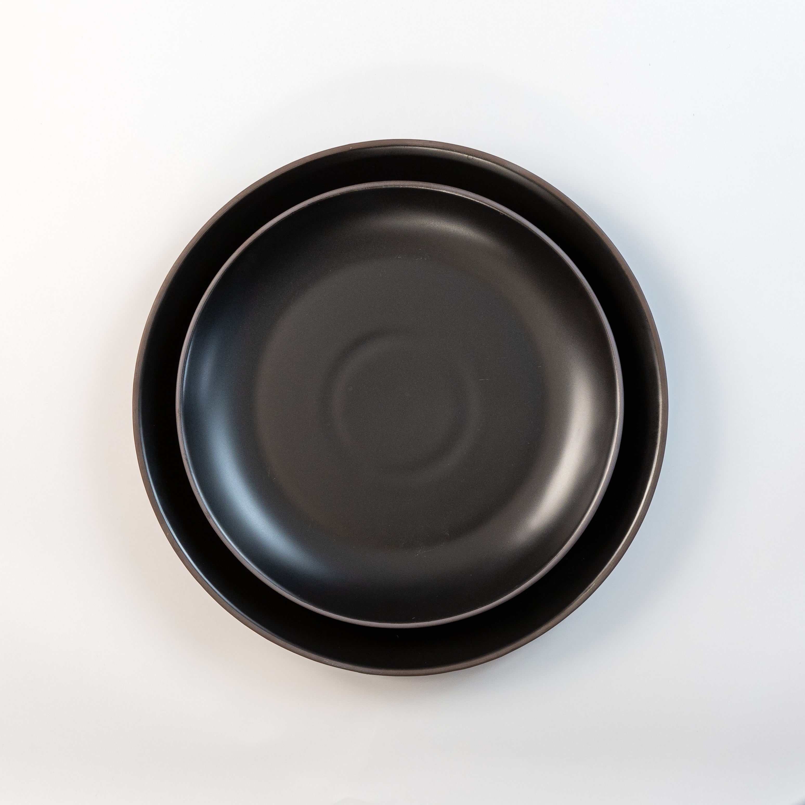 Rent: Nero Dinner Plate