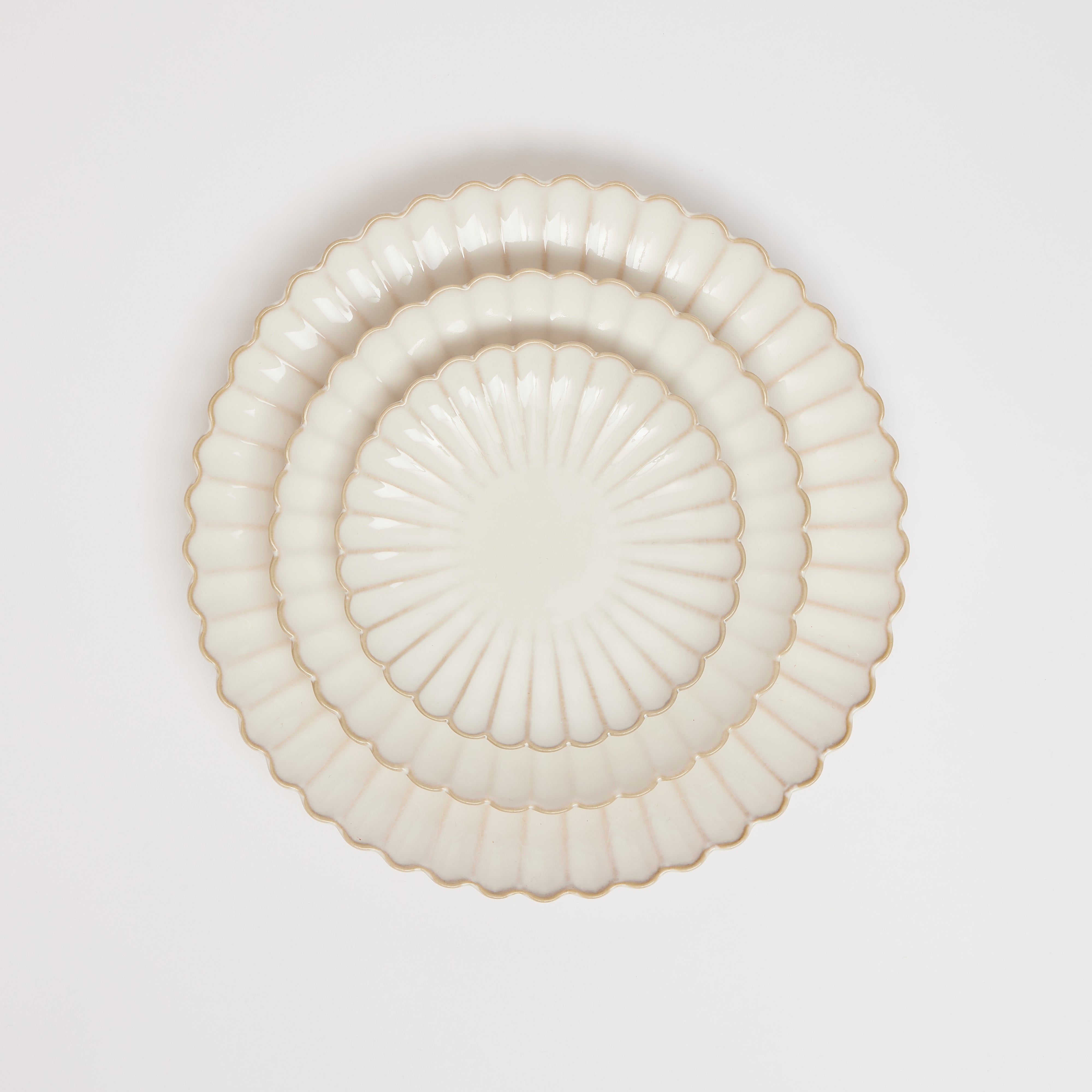 Rent: Scallop Shell Charger