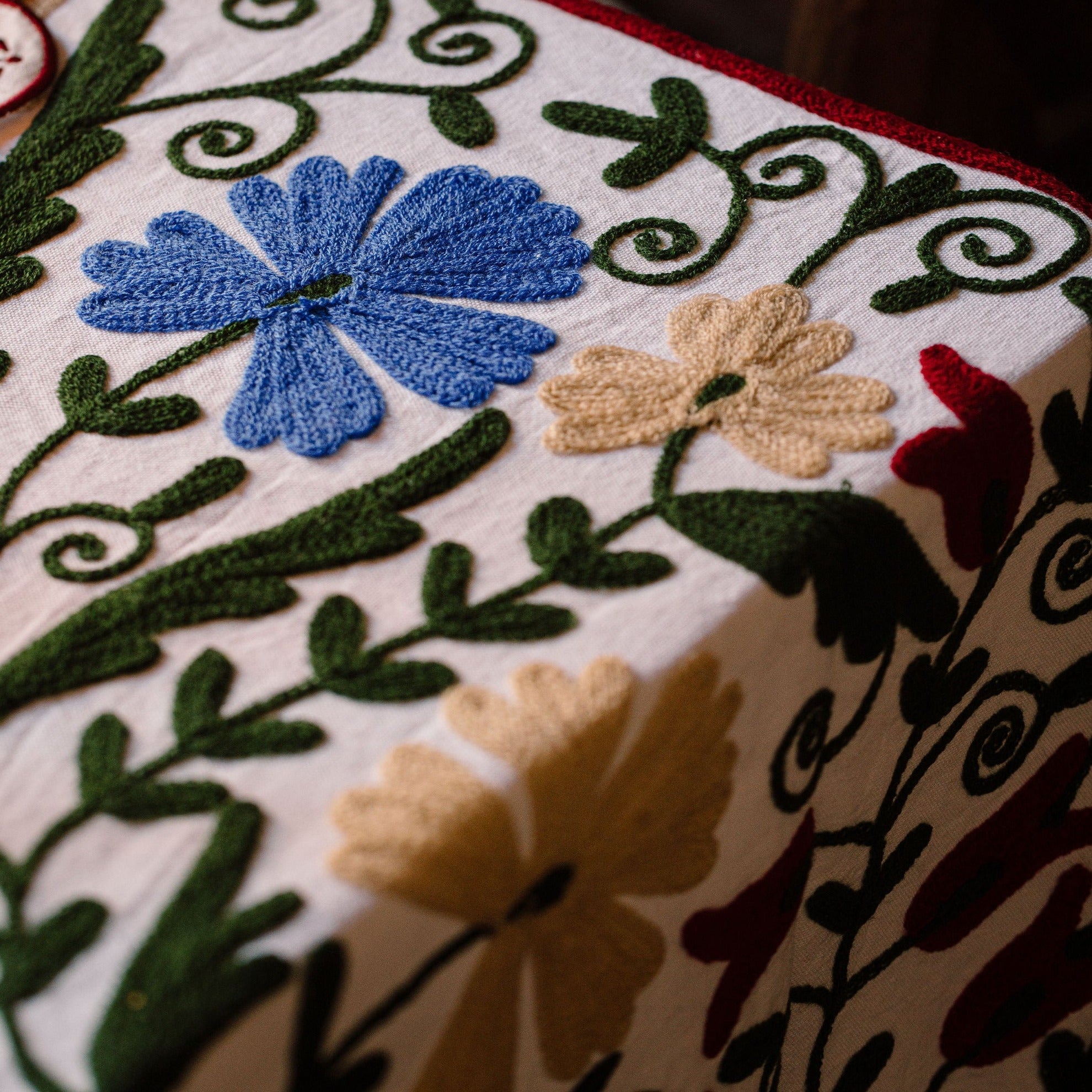 Noël Suzani Tablecloth