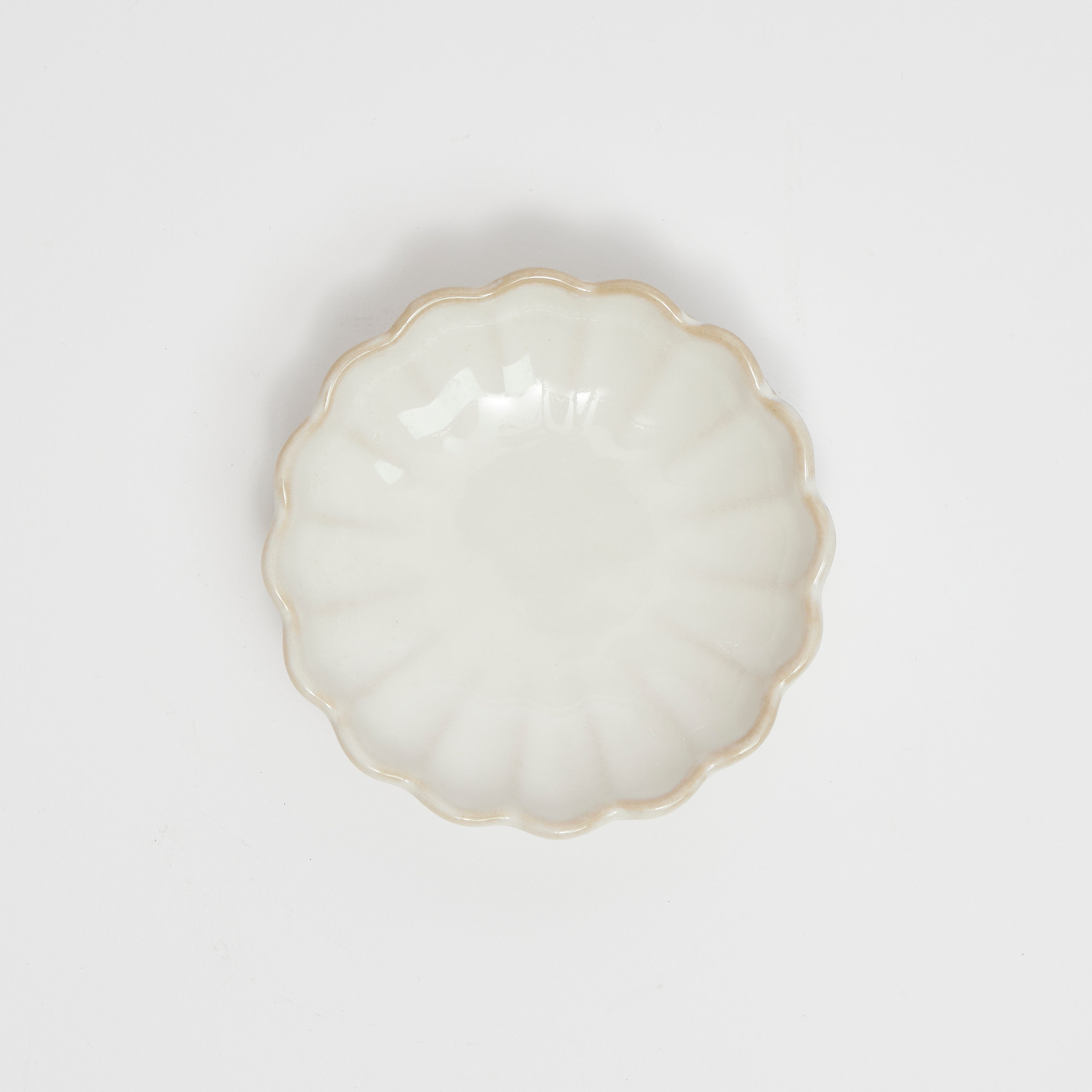 Rent: Scallop Shell Bowl