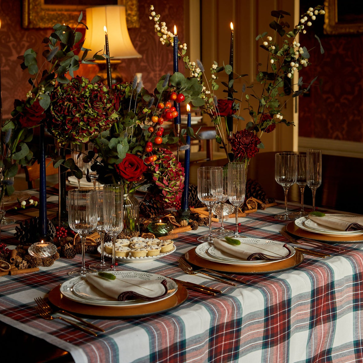 Elegant Event Essentials - Chemin de table tartan rouge 30,5 x 274