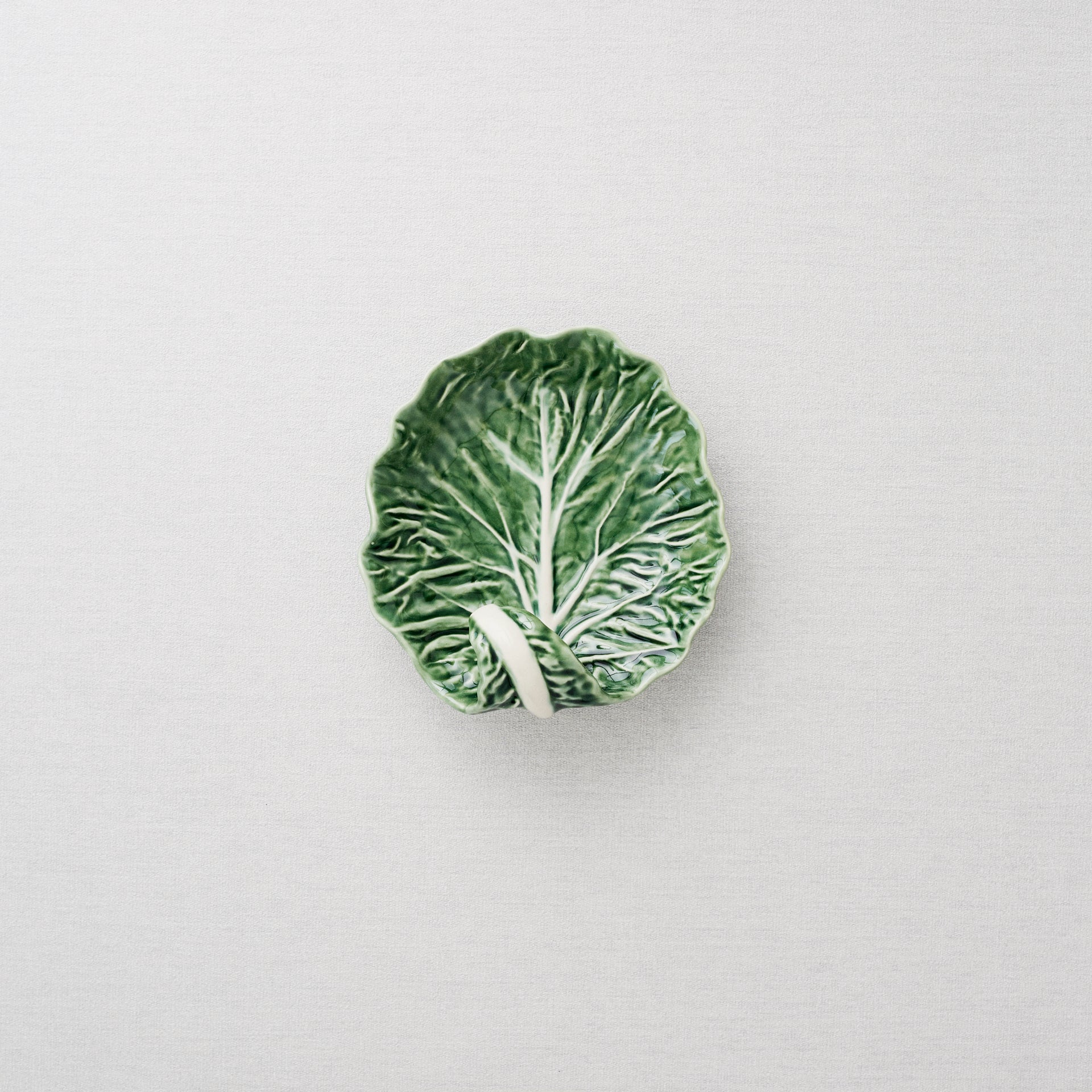 Rent: Small Green Cabbage Leaf Dish