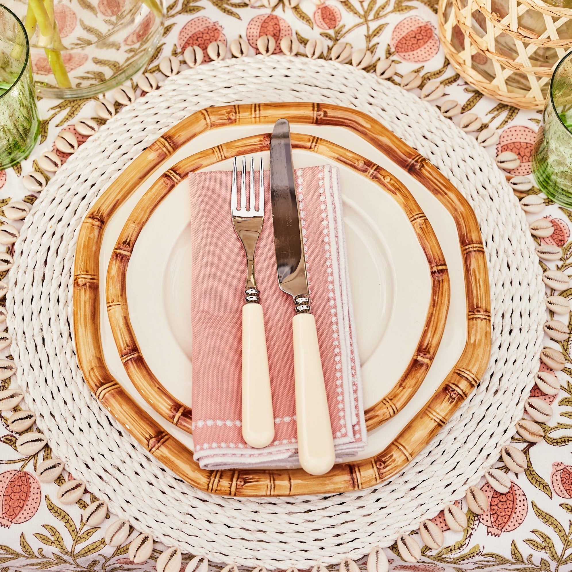 Rent: Rattan Shell White Placemat